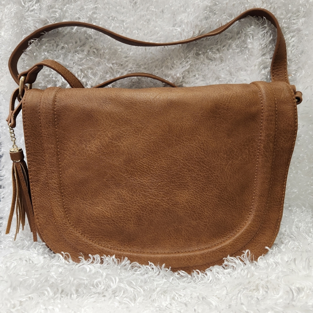 Amelie Galanti Saddle Bag Crossbody Shoulder Bag Flap Purse with Tassle